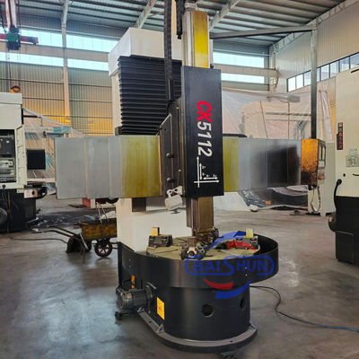 Máquina para el corte de metales de tornillo y tornillo