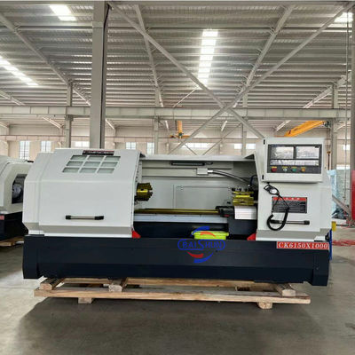 Pieza de trabajo del oscilación 1500m m de la cama plana CK6150 de la máquina del torno del CNC